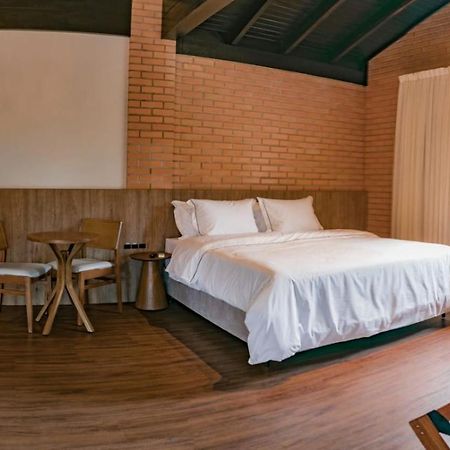 Village Du Lac Hotel Помероди Экстерьер фото