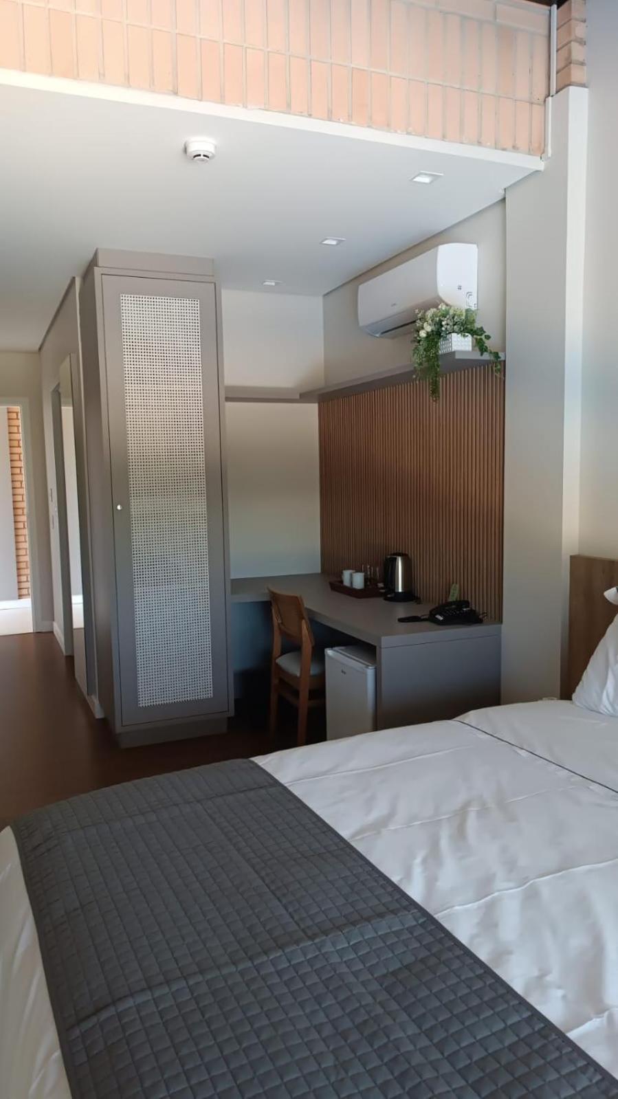 Village Du Lac Hotel Помероди Экстерьер фото
